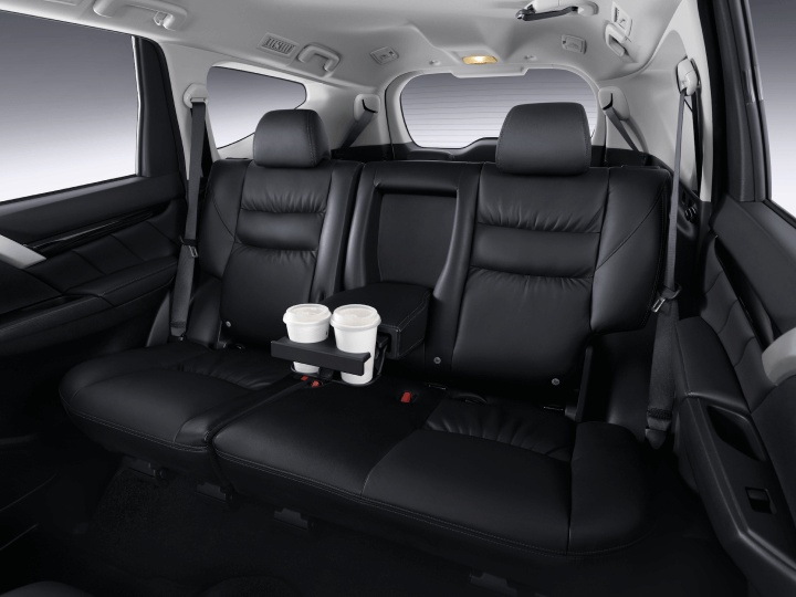 Sewa Mobil Pajero Cirebon Untuk Perjalanan Premium interior kursi pajero